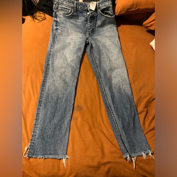 💥4/$20 H&M womens/juniors. Size 8 jeans. Worn twice. Great condition. - Picture 5 of 6